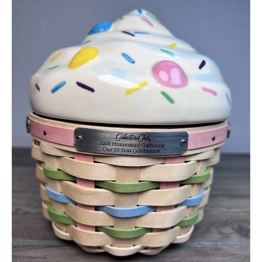 Longaberger 2006 Collectors Club Homestead Gathering Event Large Cupcake Basket
